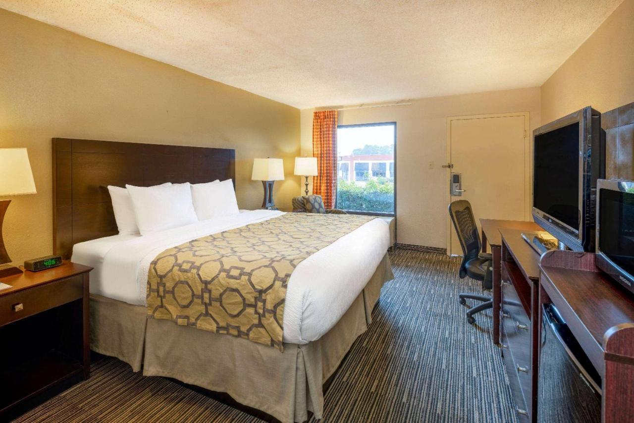 Hotel Baymont By Wyndham Columbus Ga Exterior foto
