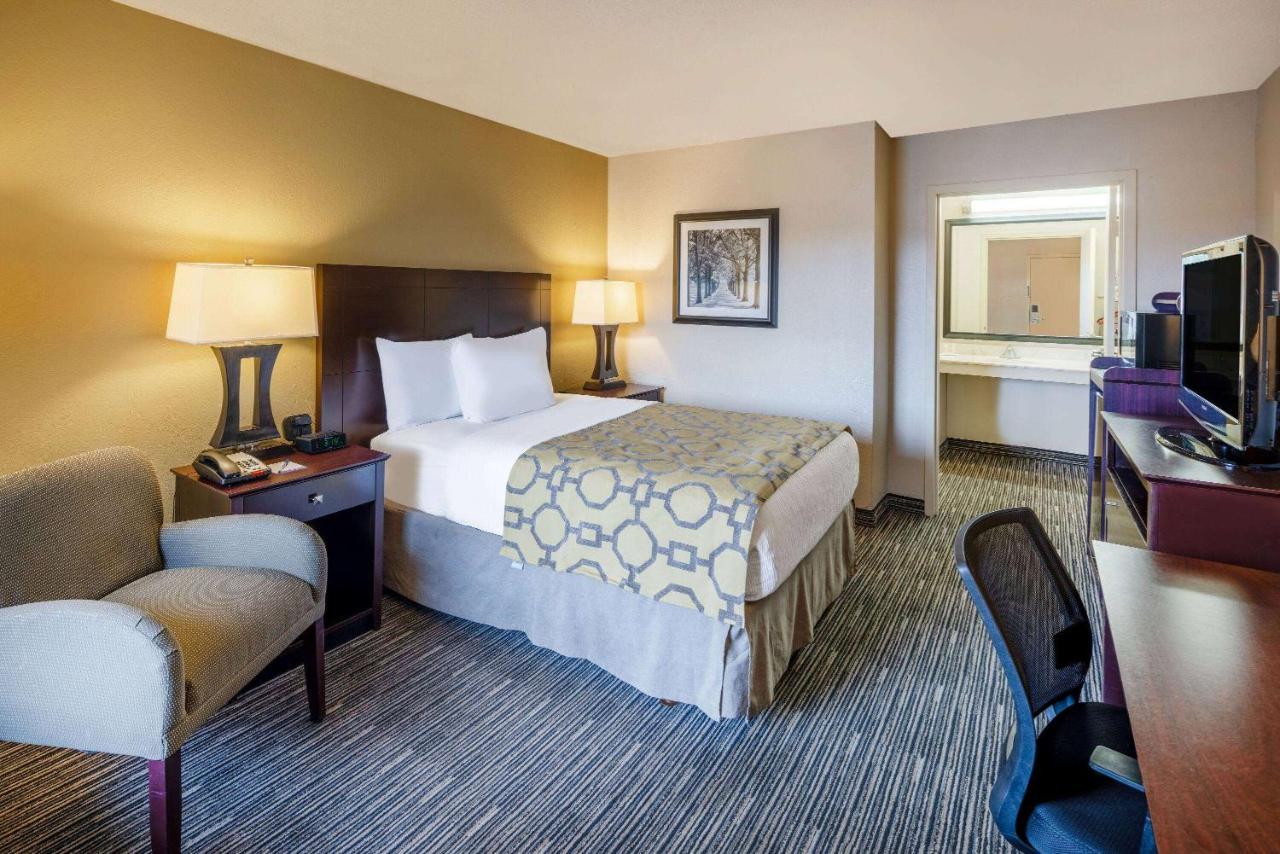 Hotel Baymont By Wyndham Columbus Ga Exterior foto